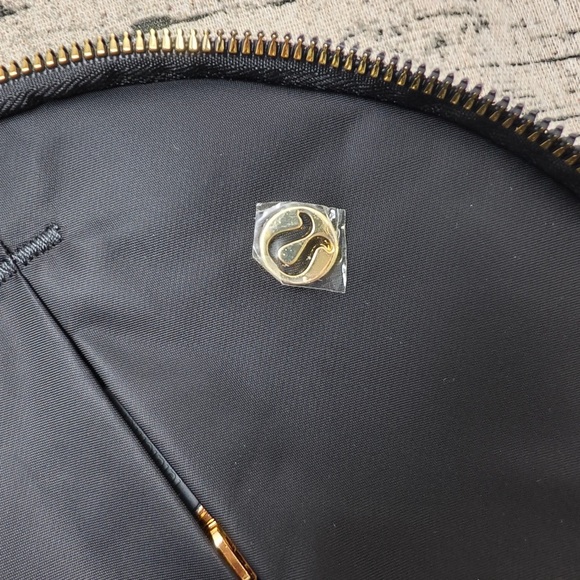 Lululemon - All Night Festival Bag 5L Black Gold Accents - Picture 5 of 6